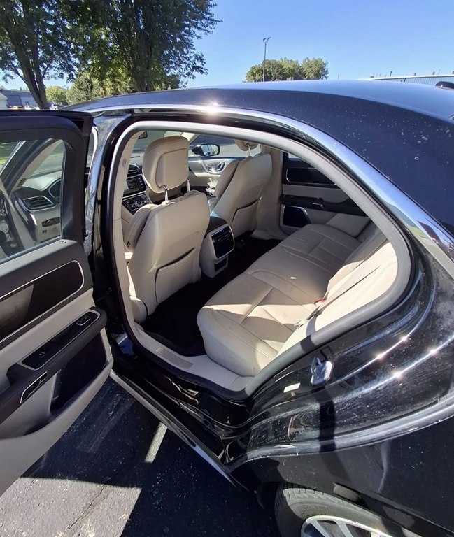 Photo 4 of this LINCOLN CONTINENTAL
