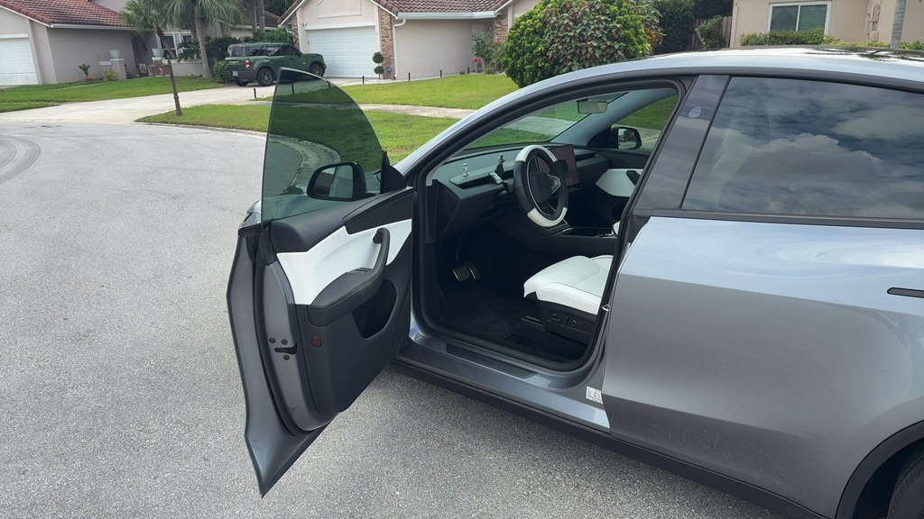 2026 TESLA MODEL Y