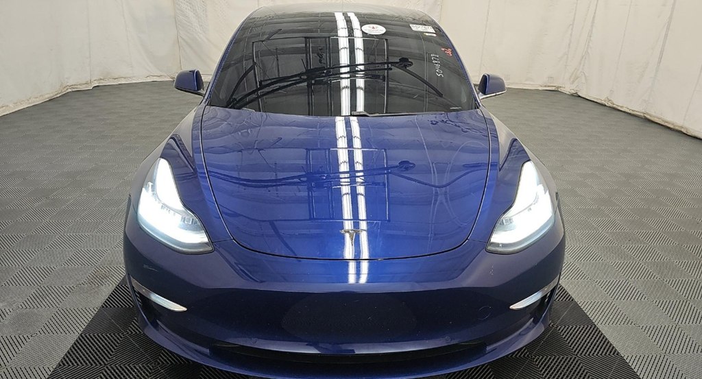 Photo 2 of this TESLA MODEL 3