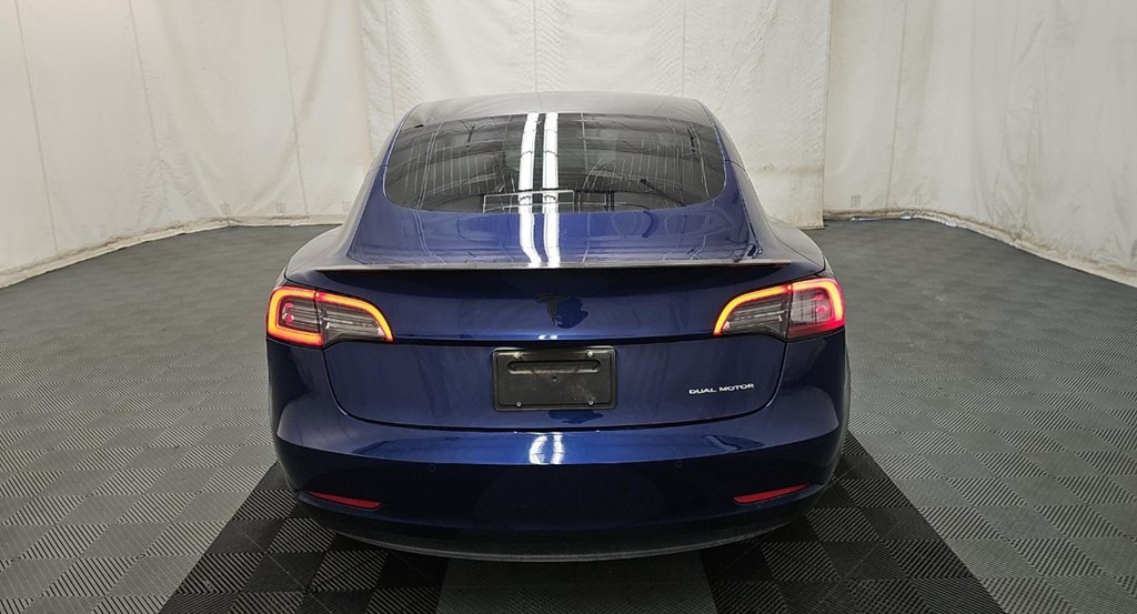 Photo 5 of this TESLA MODEL 3
