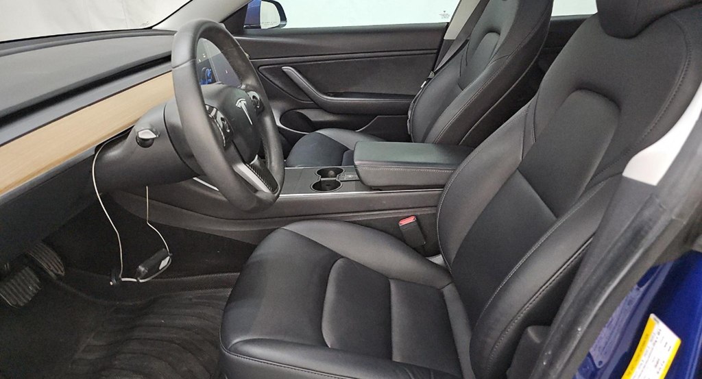 Photo 7 of this TESLA MODEL 3