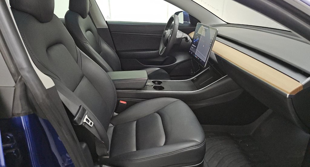 Photo 8 of this TESLA MODEL 3