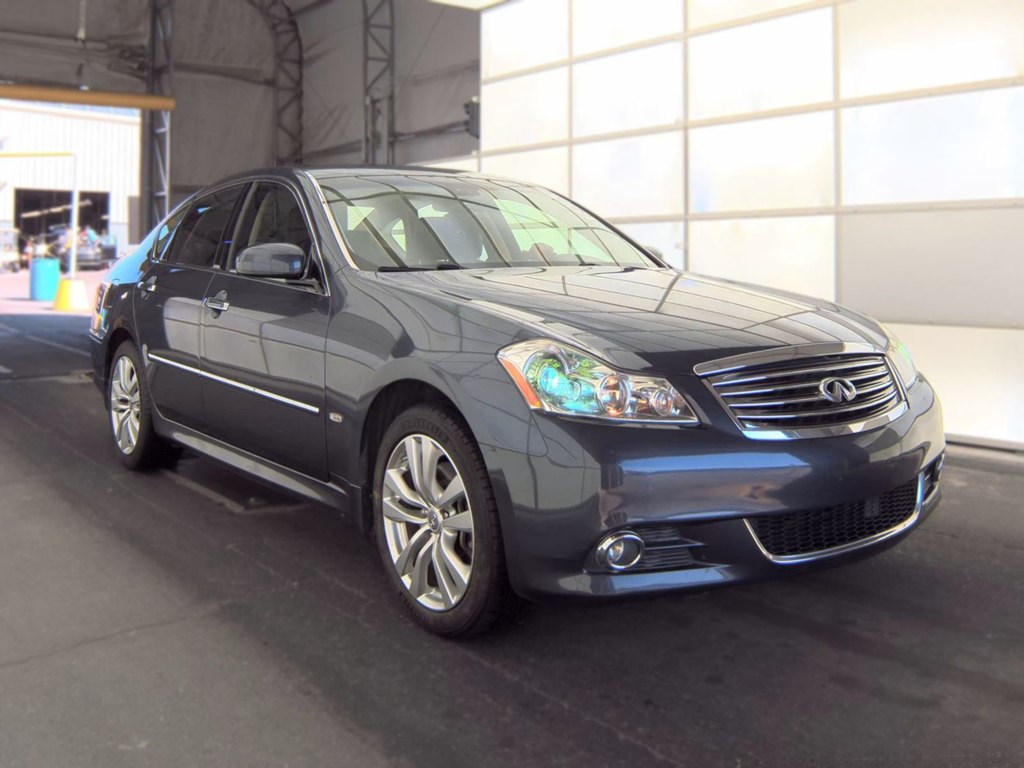 Photo 2 of this INFINITI M35