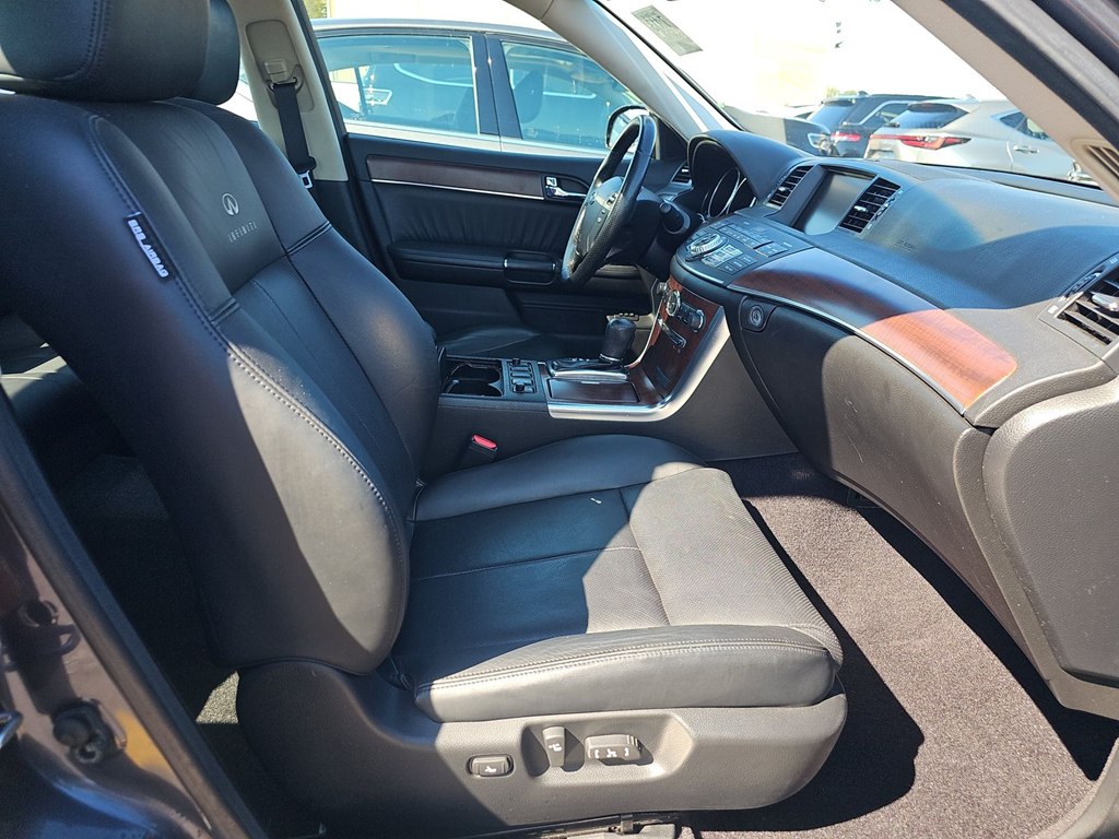 Photo 14 of this INFINITI M35
