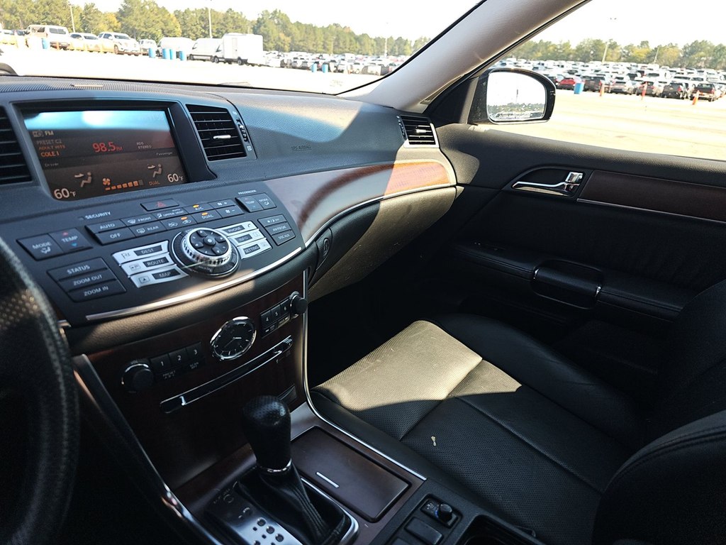 Photo 12 of this INFINITI M35