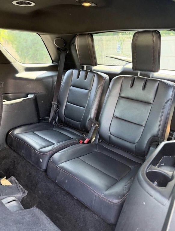 Photo 5 of this FORD EXPLORER