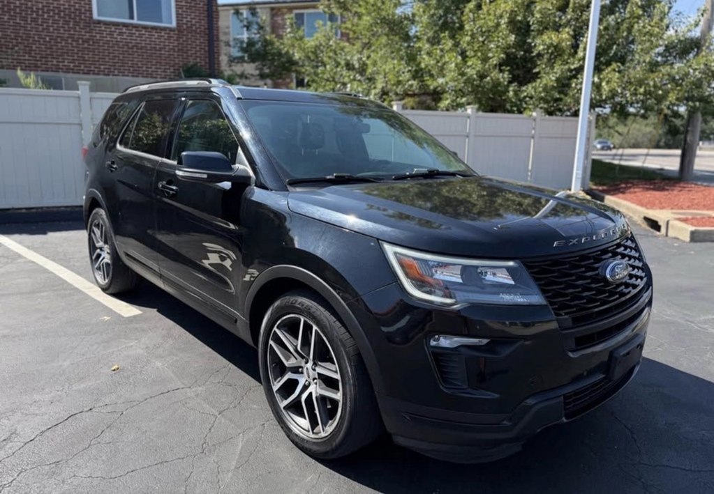 Photo 2 of this FORD EXPLORER