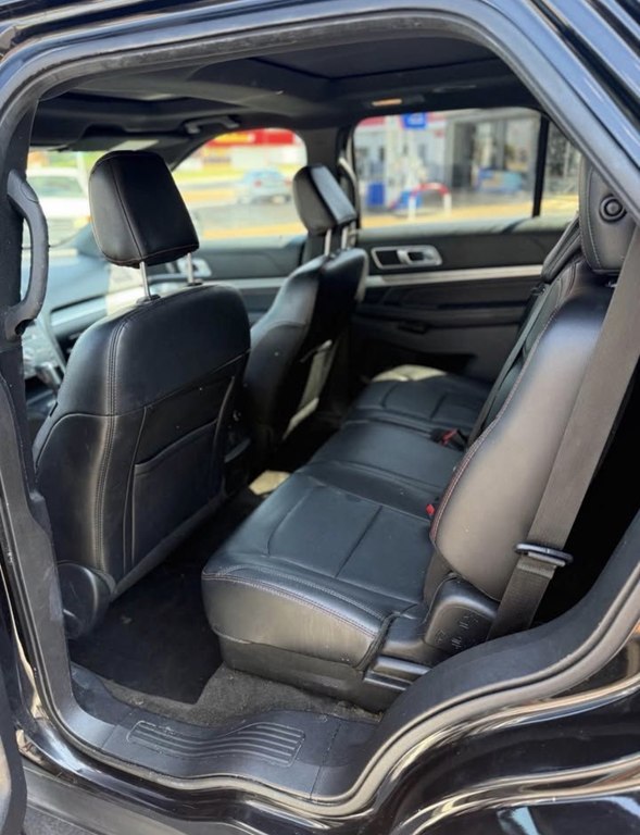 Photo 6 of this FORD EXPLORER