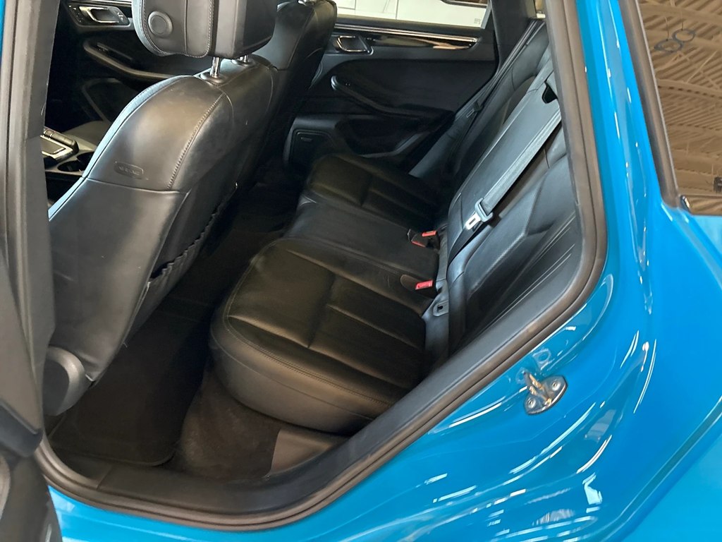 Photo 13 of this PORSCHE MACAN