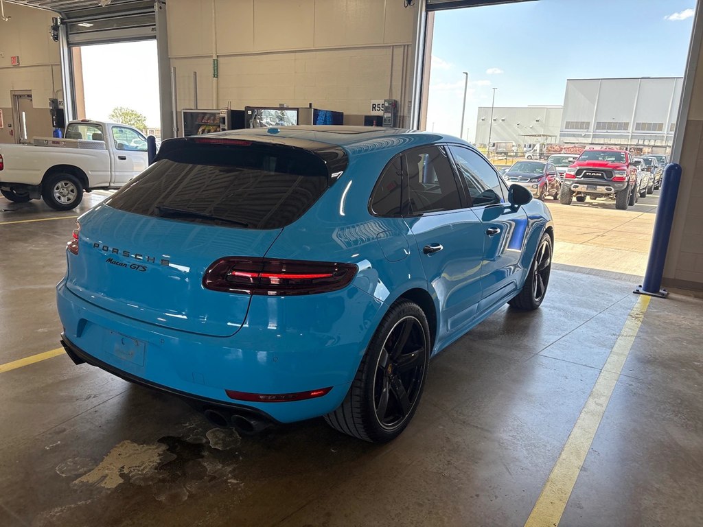 Photo 7 of this PORSCHE MACAN