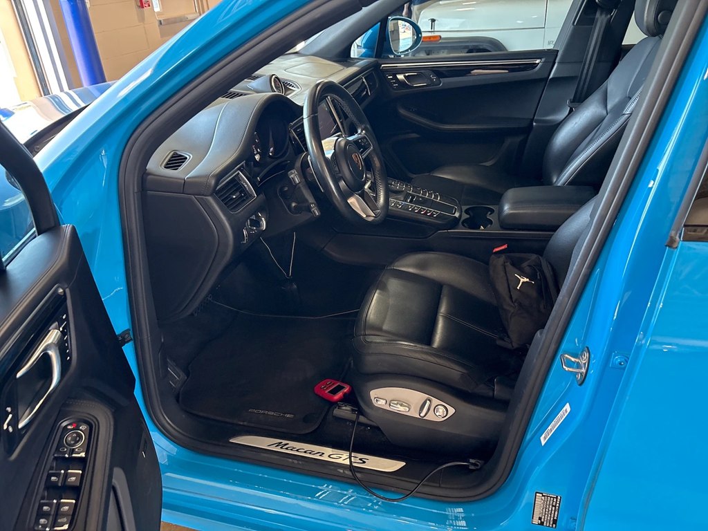 Photo 12 of this PORSCHE MACAN