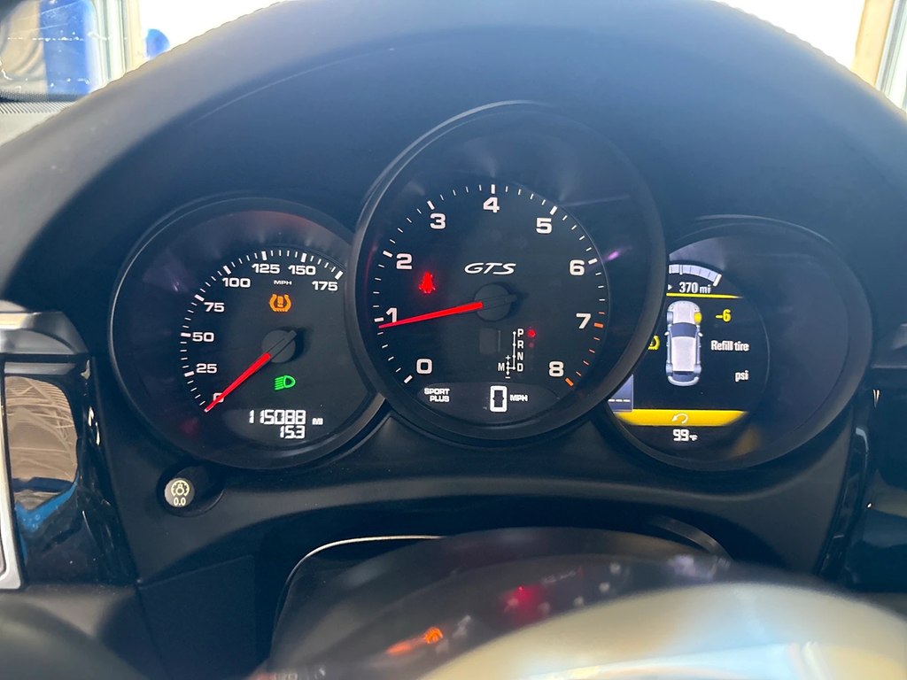 Photo 10 of this PORSCHE MACAN