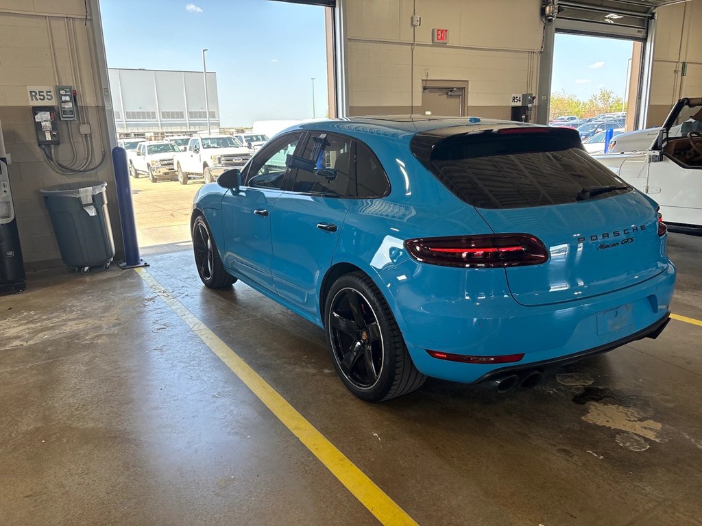 Photo 5 of this PORSCHE MACAN