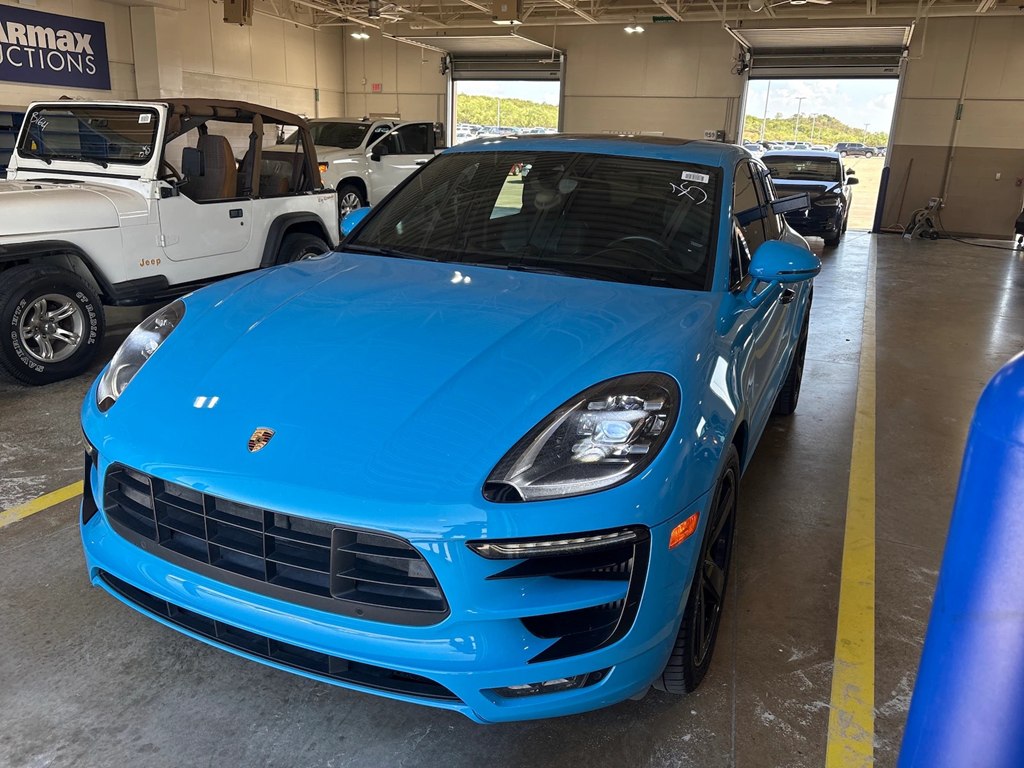 Photo 3 of this PORSCHE MACAN