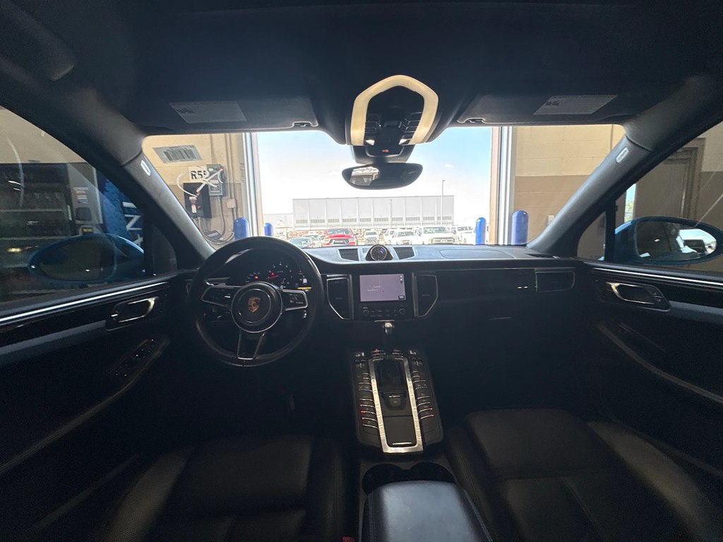 Photo 11 of this PORSCHE MACAN