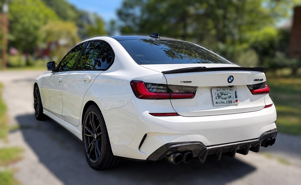 Photo 2 of this BMW 3 SERIES