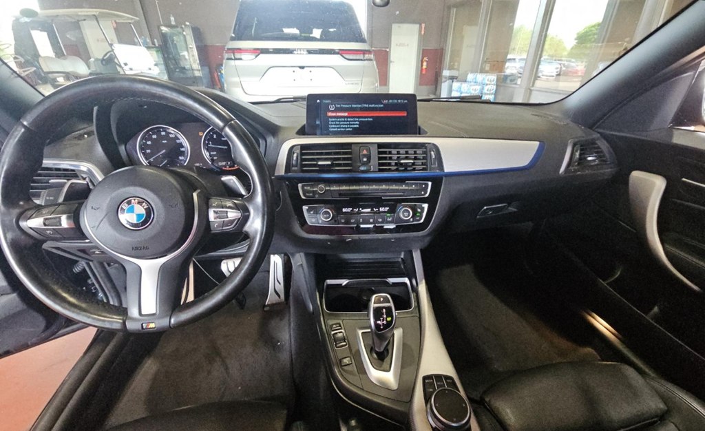 Photo 9 of this BMW 2 SERIES