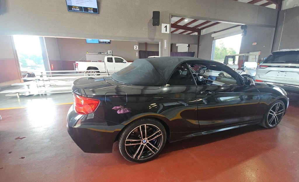 Photo 3 of this BMW 2 SERIES