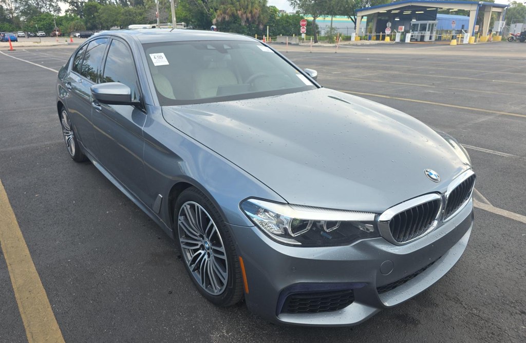 Photo 3 of this BMW 5 SERIES