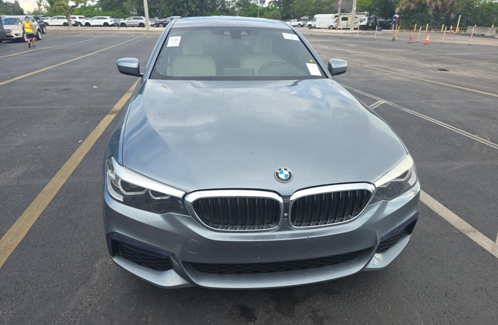 Photo 2 of this BMW 5 SERIES