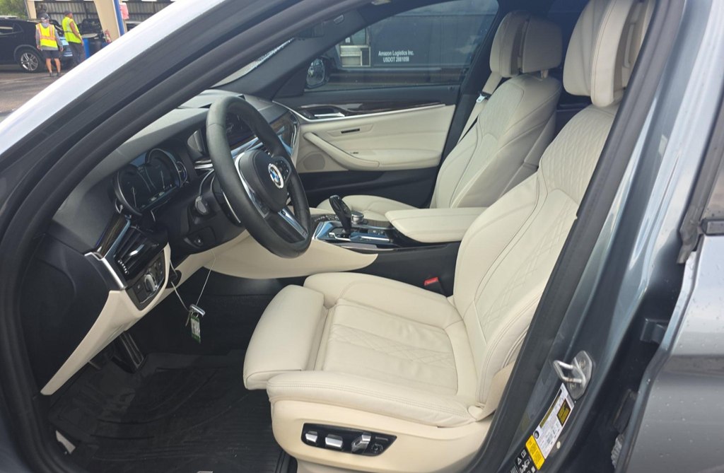 Photo 7 of this BMW 5 SERIES