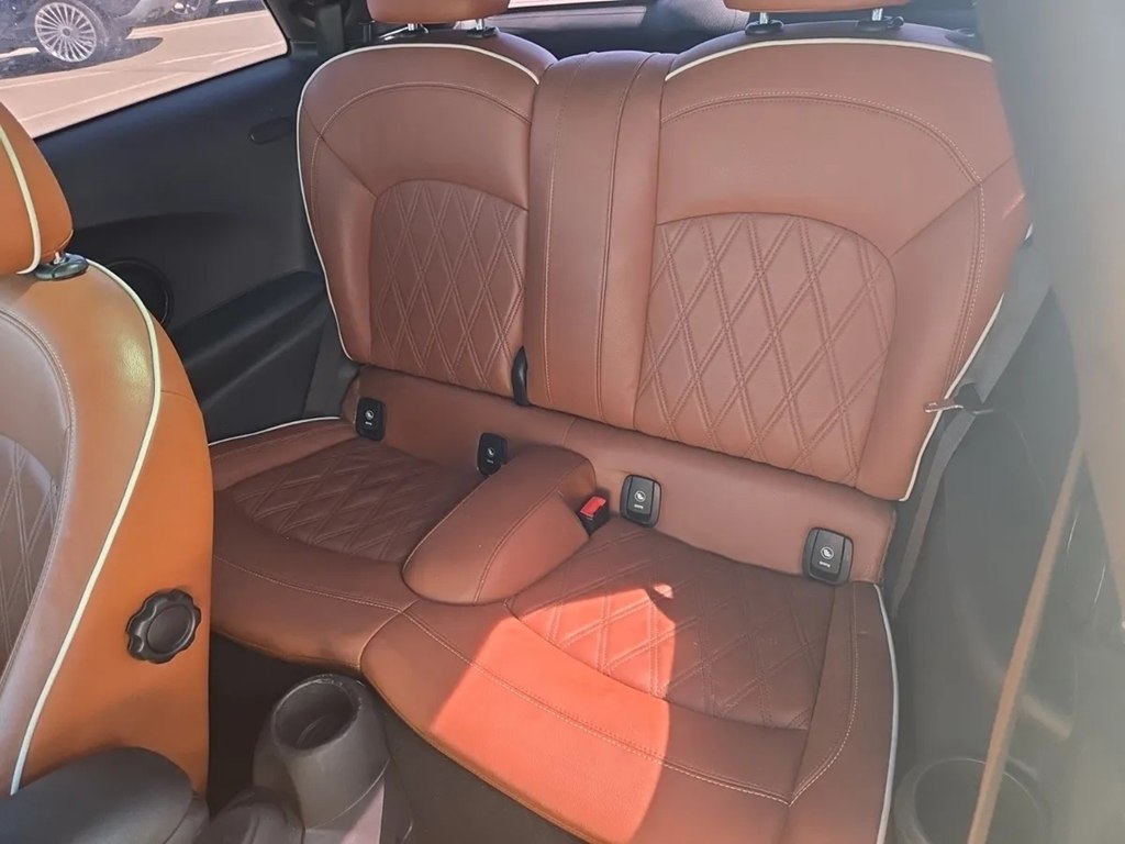Photo 10 of this MINI HARDTOP 2 DOOR