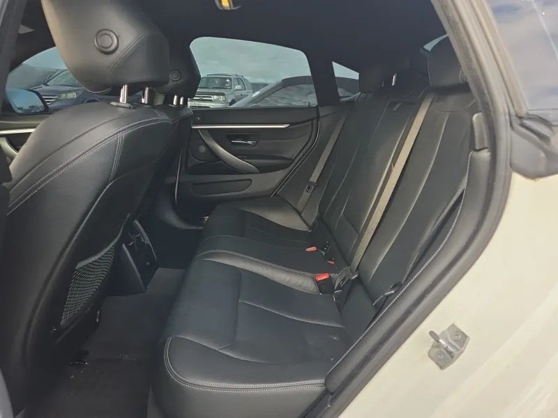 Photo 11 of this BMW 4 SERIES