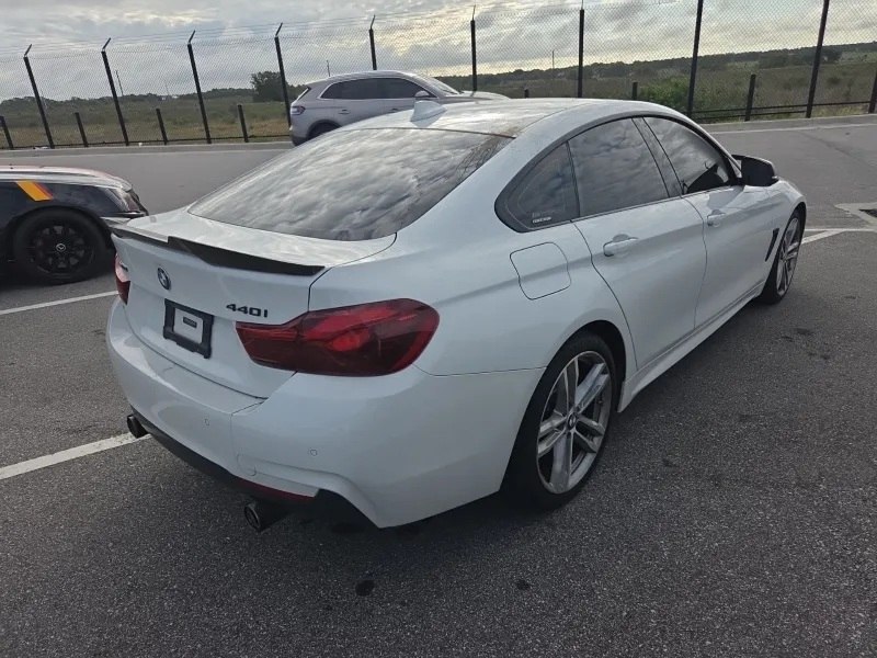 Photo 5 of this BMW 4 SERIES