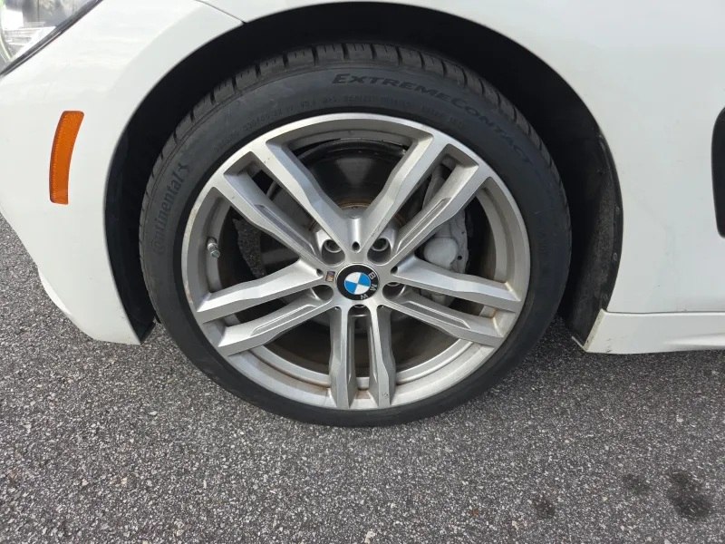 Photo 2 of this BMW 4 SERIES