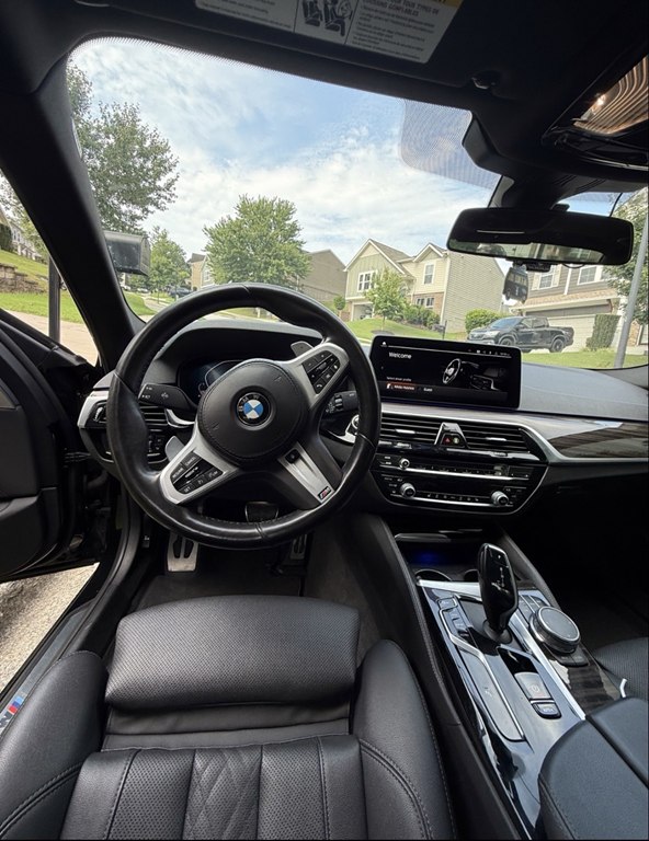 Photo 4 of this BMW 5 SERIES