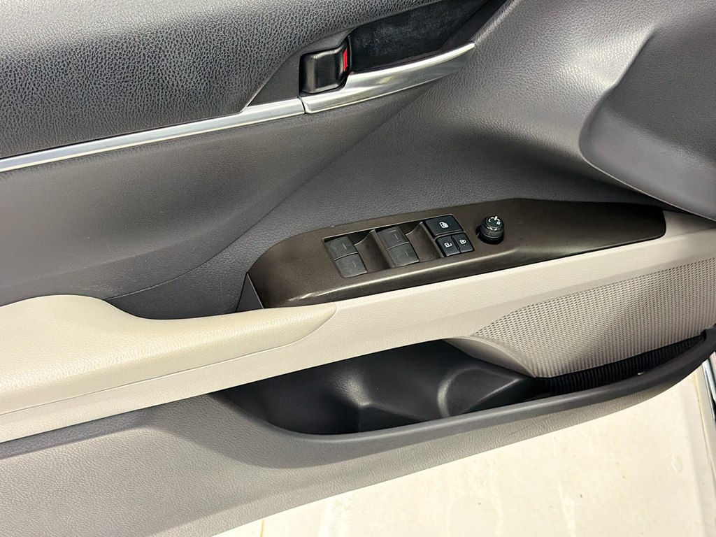 Photo 18 of this TOYOTA CAMRY