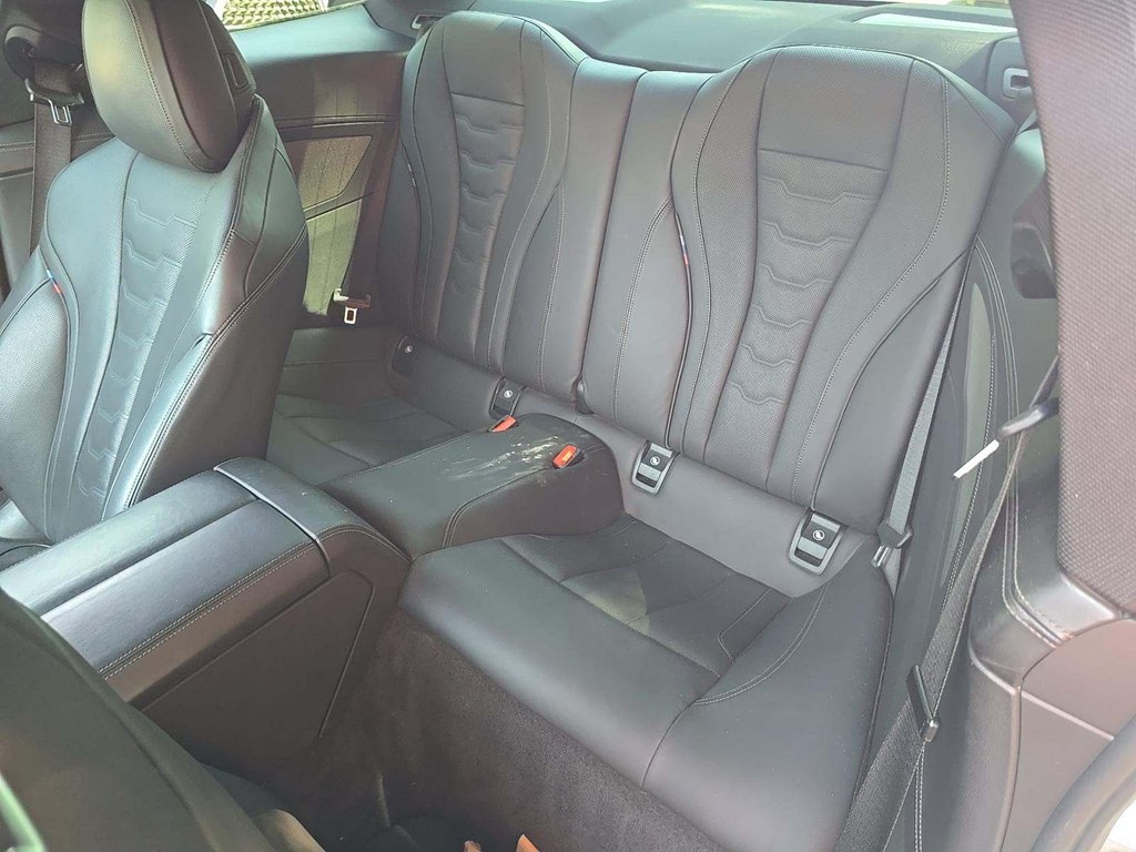 Photo 14 of this BMW 8 SERIES