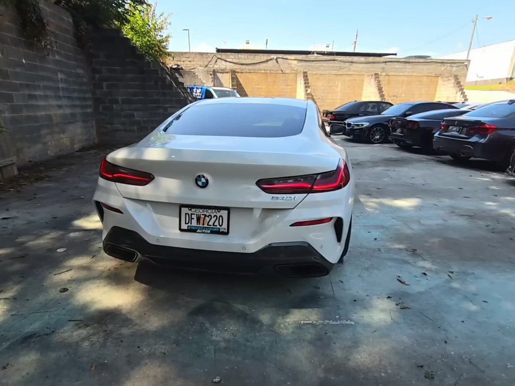 Photo 6 of this BMW 8 SERIES