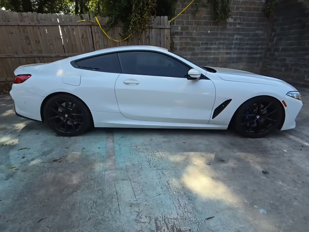 Photo 4 of this BMW 8 SERIES