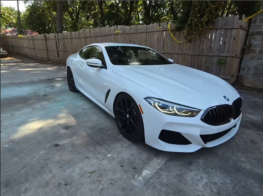 Photo 3 of this BMW 8 SERIES