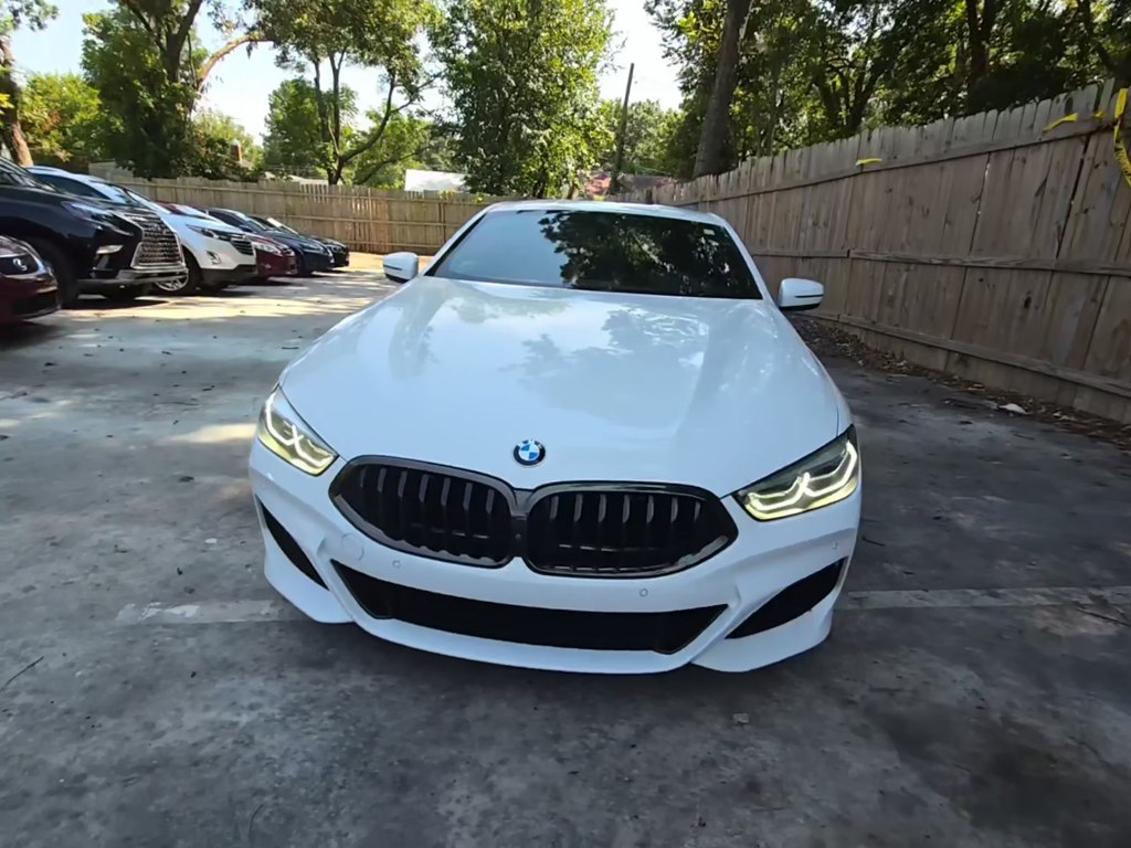 Photo 2 of this BMW 8 SERIES