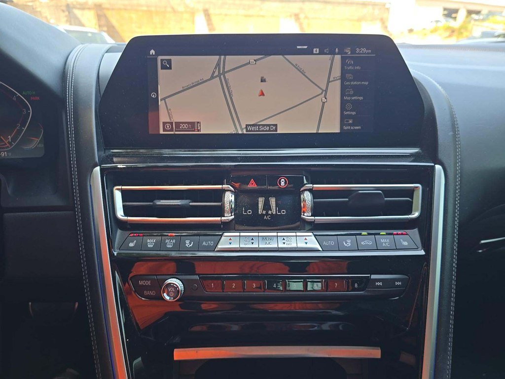 Photo 11 of this BMW 8 SERIES