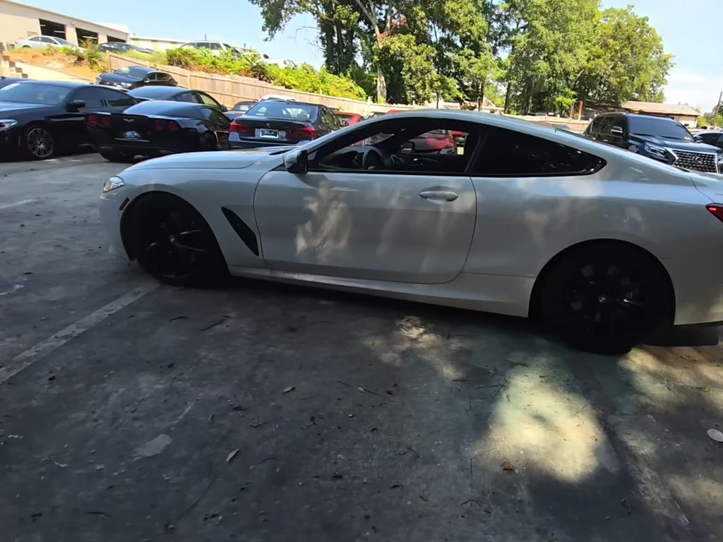 Photo 8 of this BMW 8 SERIES