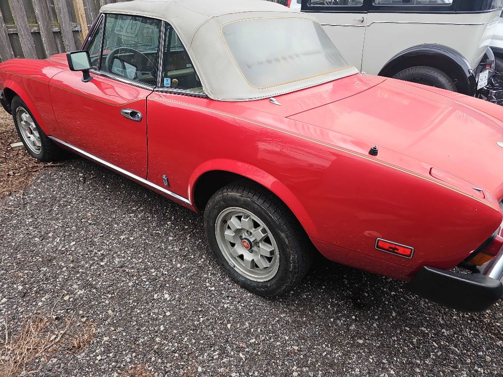 Photo 2 of this FIAT SPIDER2000
