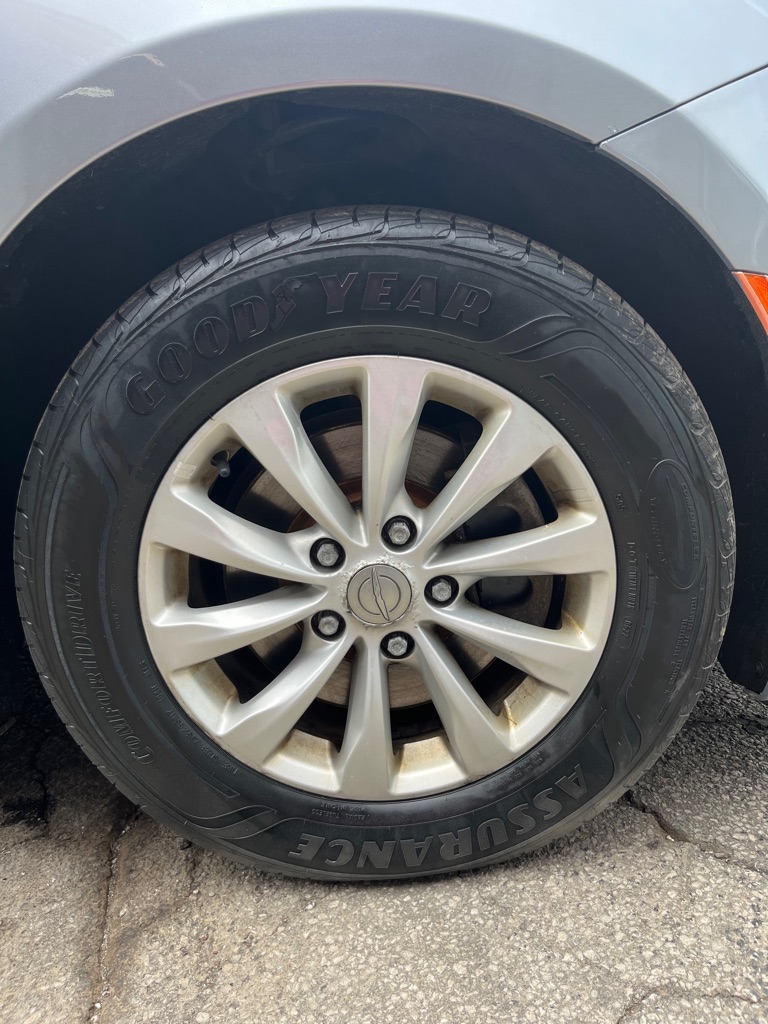Photo 24 of this CHRYSLER PACIFICA