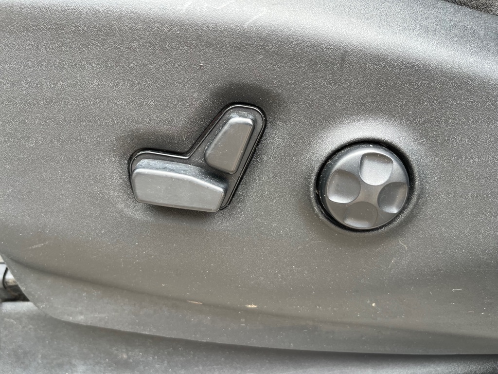 Photo 11 of this CHRYSLER PACIFICA