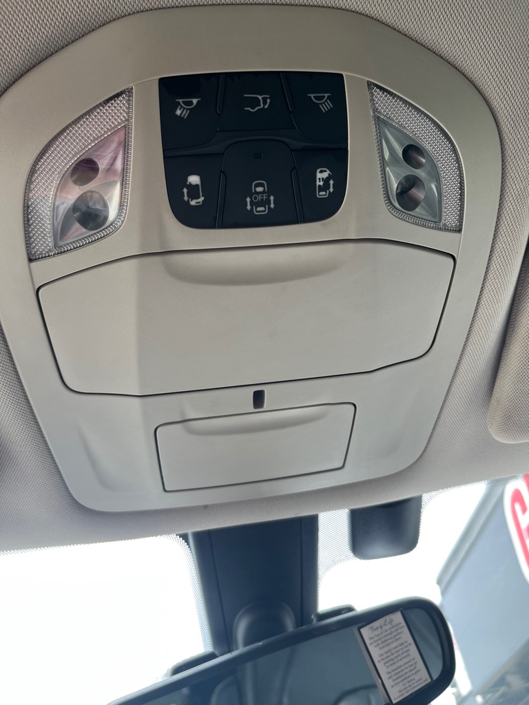 Photo 14 of this CHRYSLER PACIFICA