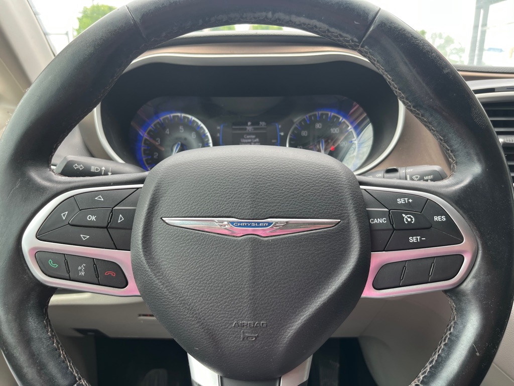 Photo 16 of this CHRYSLER PACIFICA