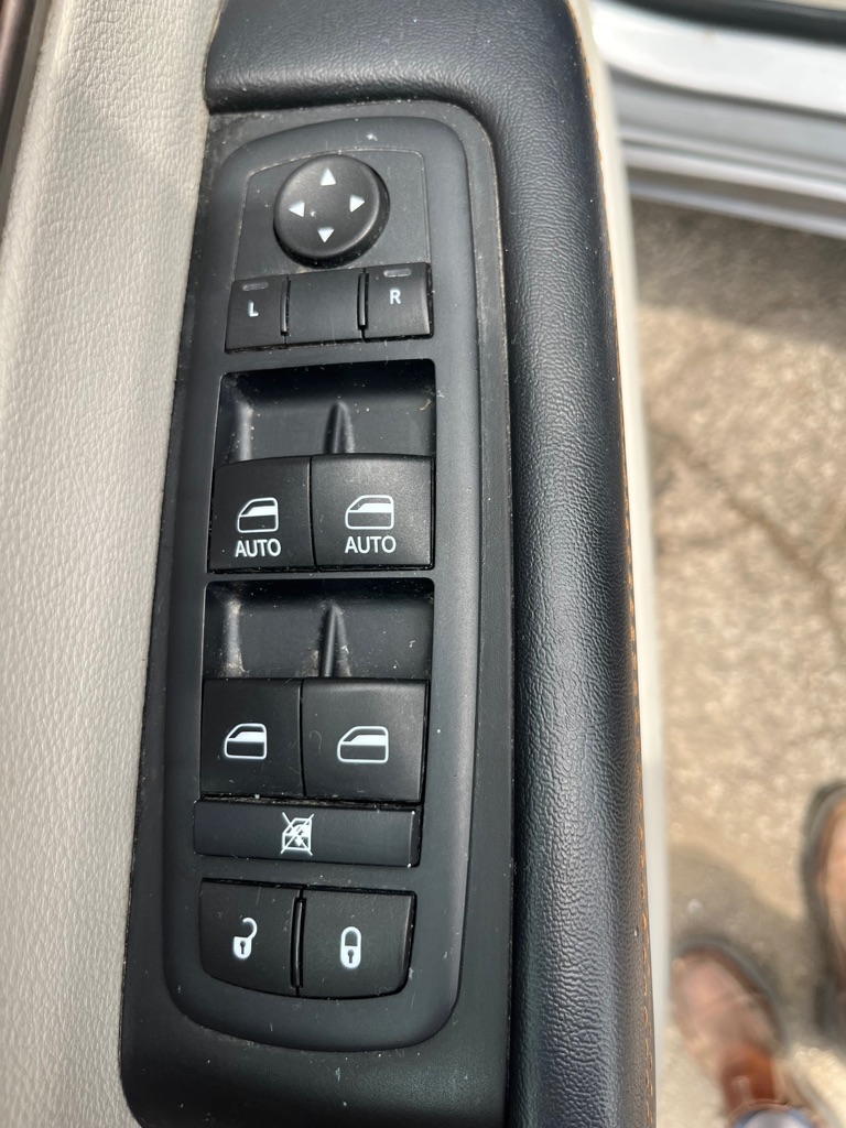 Photo 12 of this CHRYSLER PACIFICA
