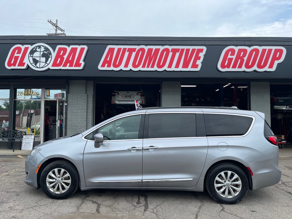 2017 CHRYSLER PACIFICA