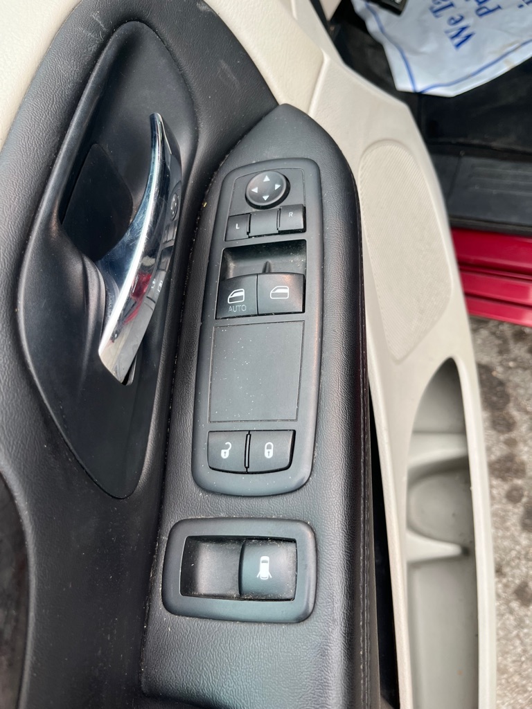 Photo 8 of this DODGE GRAND CARAVAN