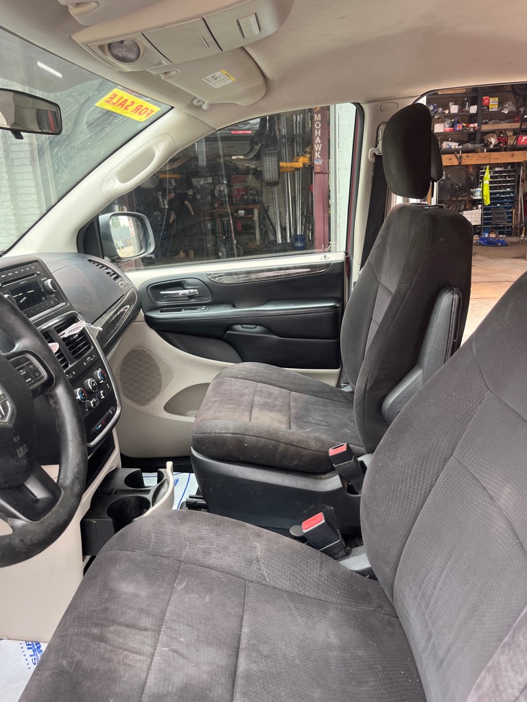 Photo 7 of this DODGE GRAND CARAVAN
