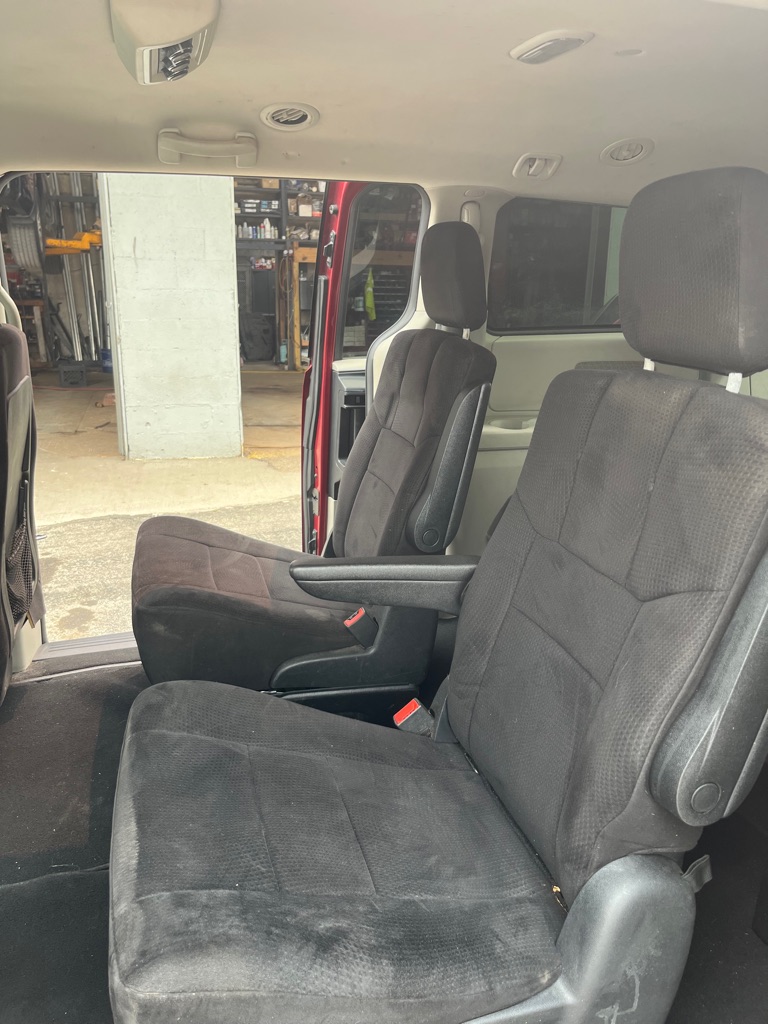 Photo 6 of this DODGE GRAND CARAVAN