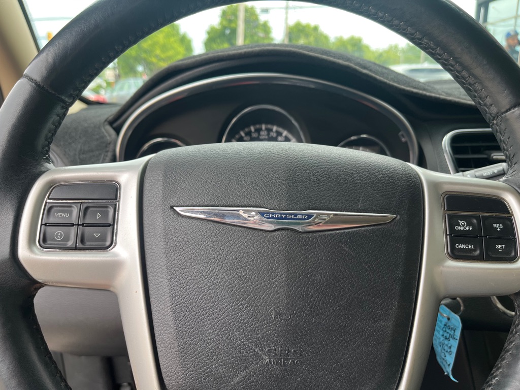 Photo 13 of this CHRYSLER 200