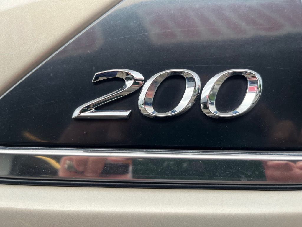 Photo 5 of this CHRYSLER 200